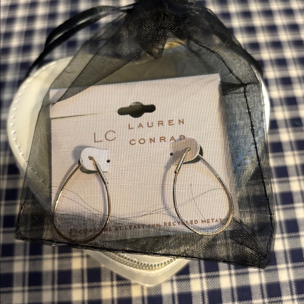 LC Lauren Conrad Gold Hoop Earrings and heart shaped  zip for travel - Picture 5 of 6